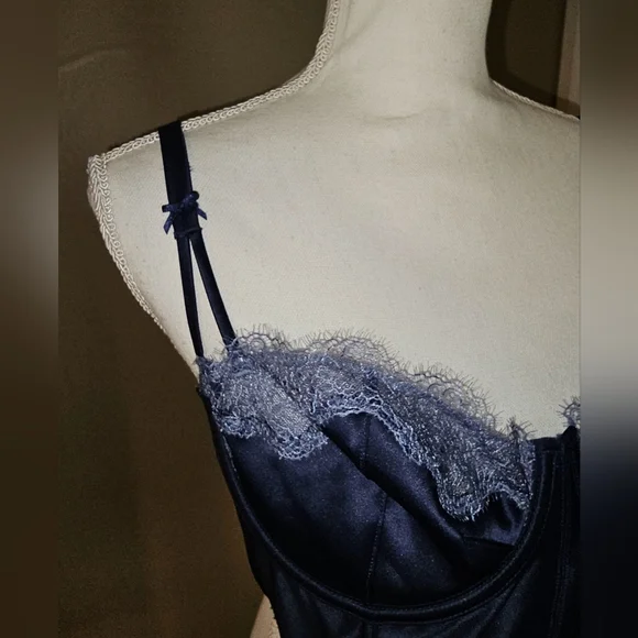 NWT Victoria's Secret Lace Balconet Bra - Picture 3 of 9